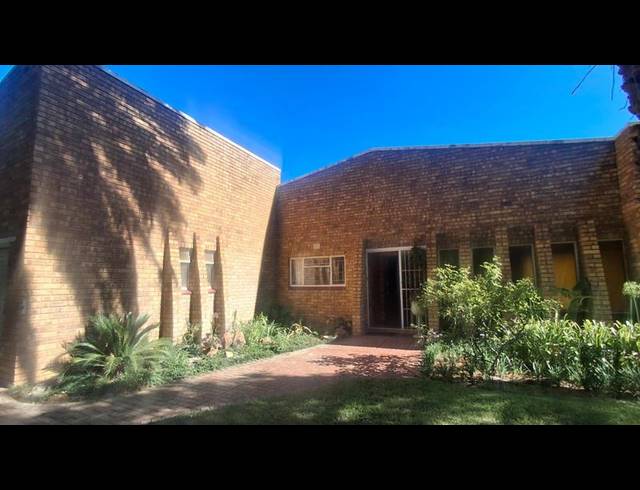 4 BEDROOM HOUSE FOR SALE IN MEYERHOF